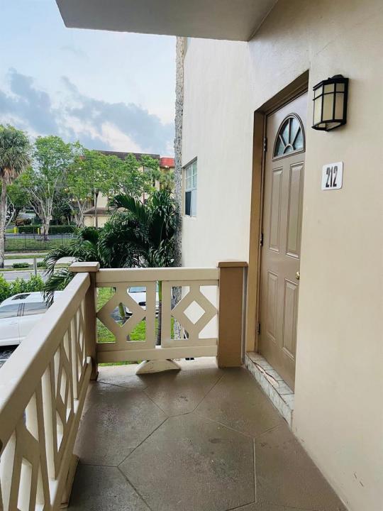 5051 W Oakland Park W Boulevard Unit E212, Lauderdale Lakes, Florida 33313, USA