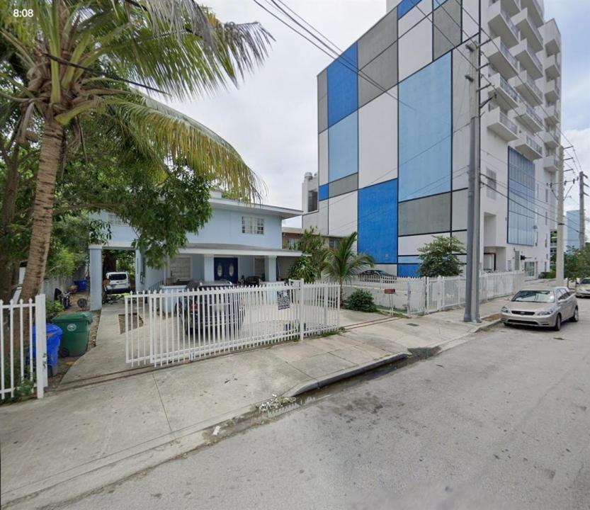 652 NW 1st Street, Miami, Floride 33128, États-Unis