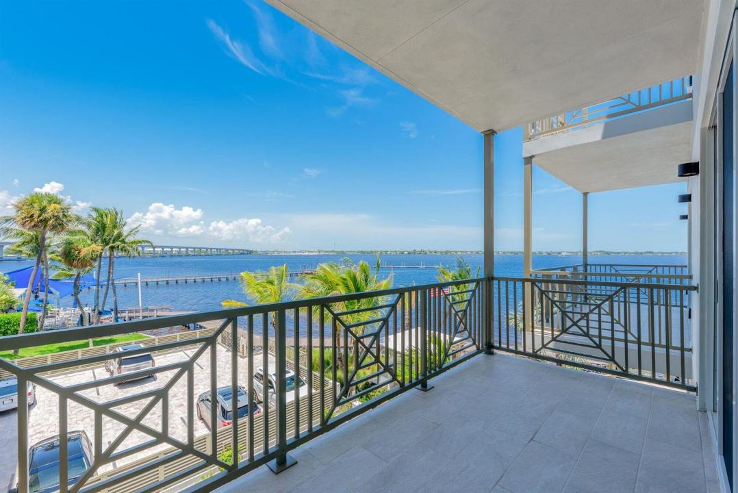 41 SW Seminole Street 305, Stuart, Floryda 34994, USA