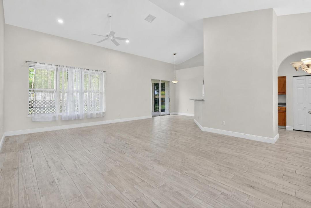 1571 SW Hunnicut Avenue, Port St. Lucie, Florida 34953, Amerika Birleşik Devletleri