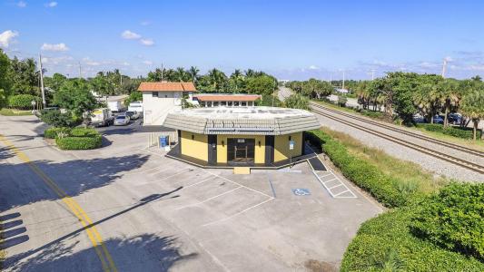 888 E Coast Avenue, Lantana, Florida 33462