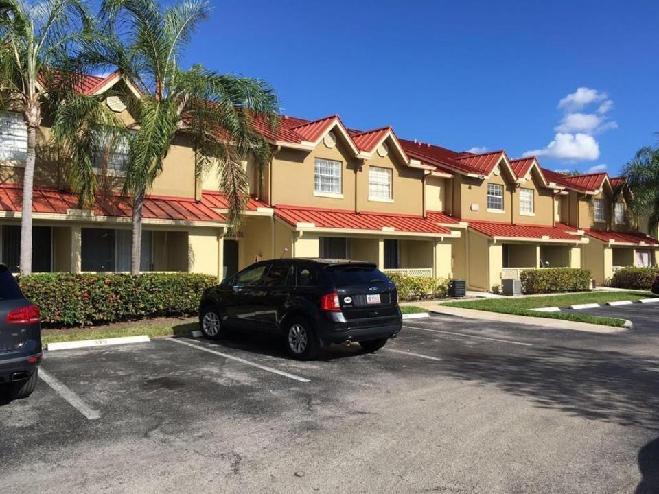 18340 NW 68th Avenue F, Hialeah, Floride 33015, États-Unis