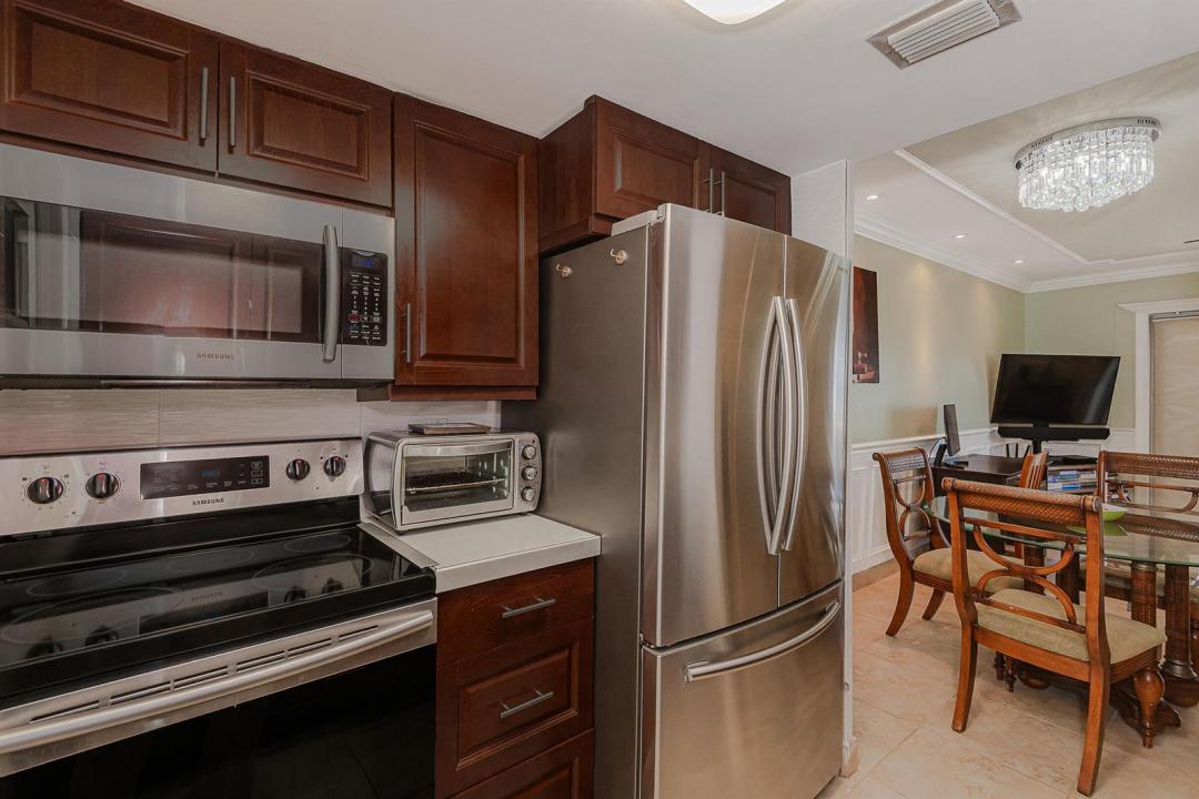 2076 S Ocean Drive 207, Hallandale Beach, Floride 33009, États-Unis