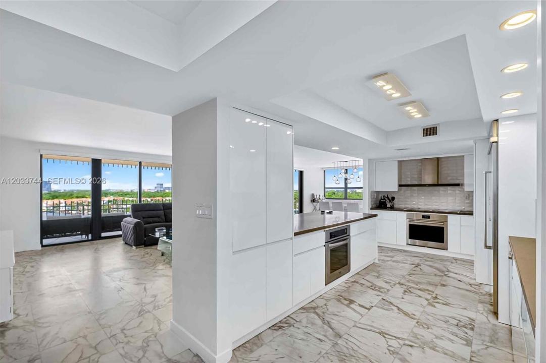 2 Grove Isle Dr B1210, Miami, Floride 33133, États-Unis