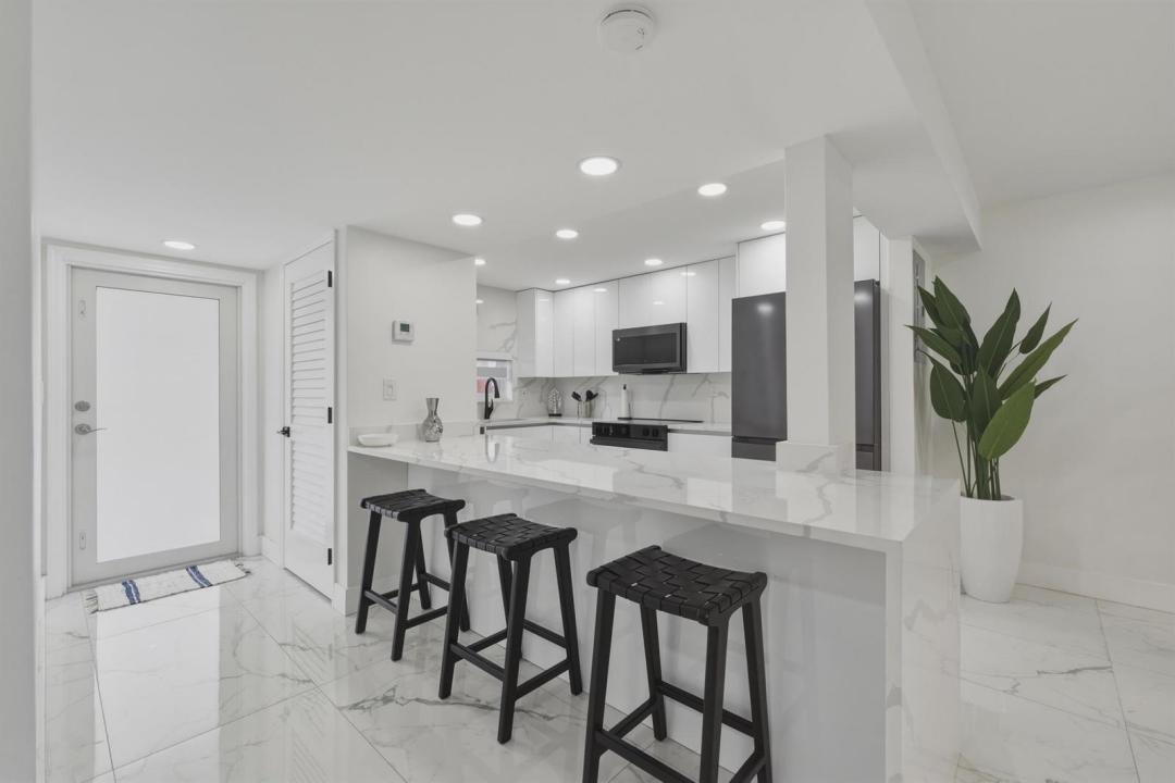9523 N Hollybrook Lake Drive 103, Pembroke Pines, Florida 33025, Stati Uniti
