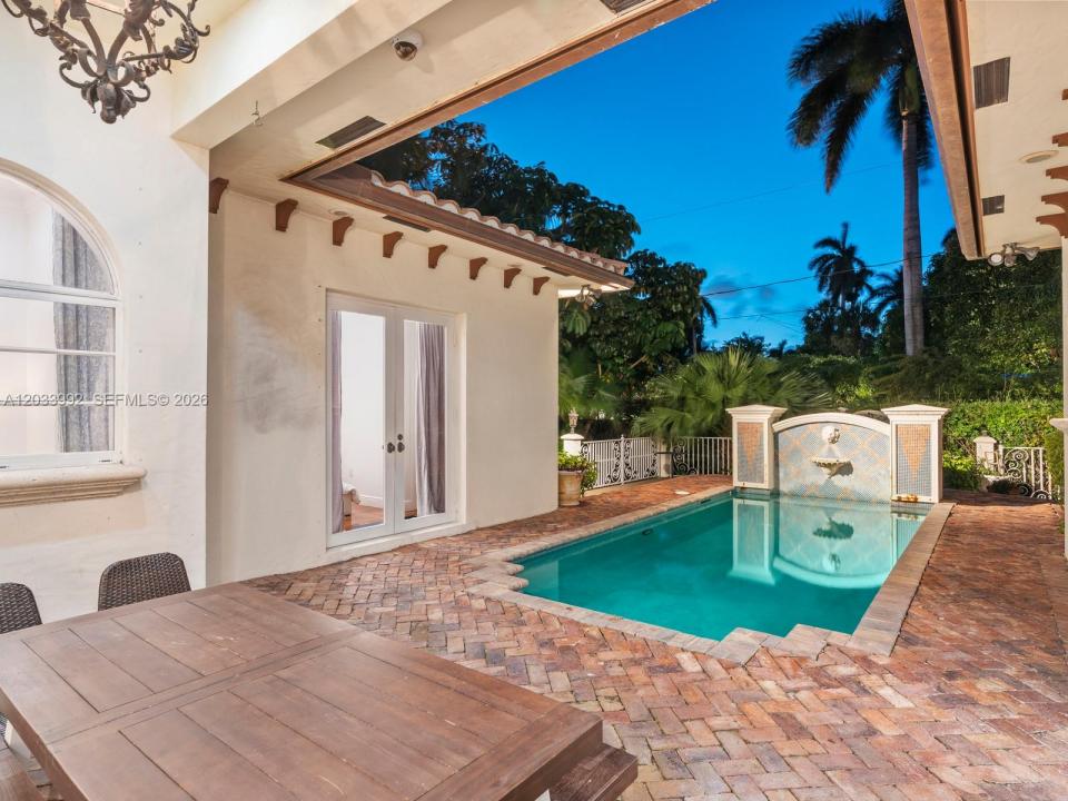 1223 Jackson St, Hollywood, Florida 33019, USA