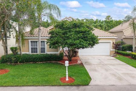 2013 Island Cir, Weston, Florida 33326, USA