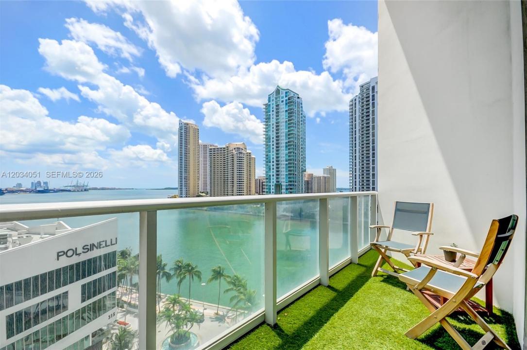 300 S Biscayne Bluv L-1022, Miami, Florida 33131, Stati Uniti