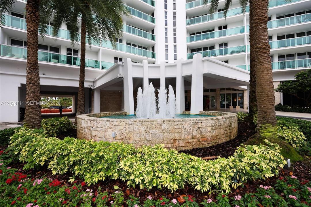 100 Bayview Dr 527, Sunny Isles Beach, Florida 33160, Stati Uniti