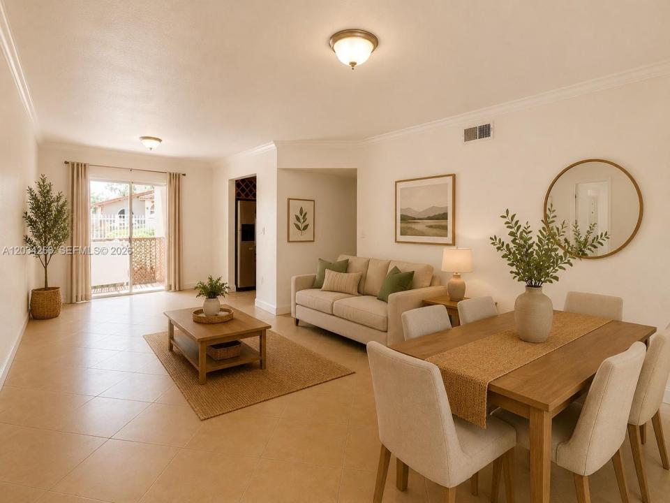 3041 W 76th St B-108, Hialeah, Florida 33018, Estados Unidos
