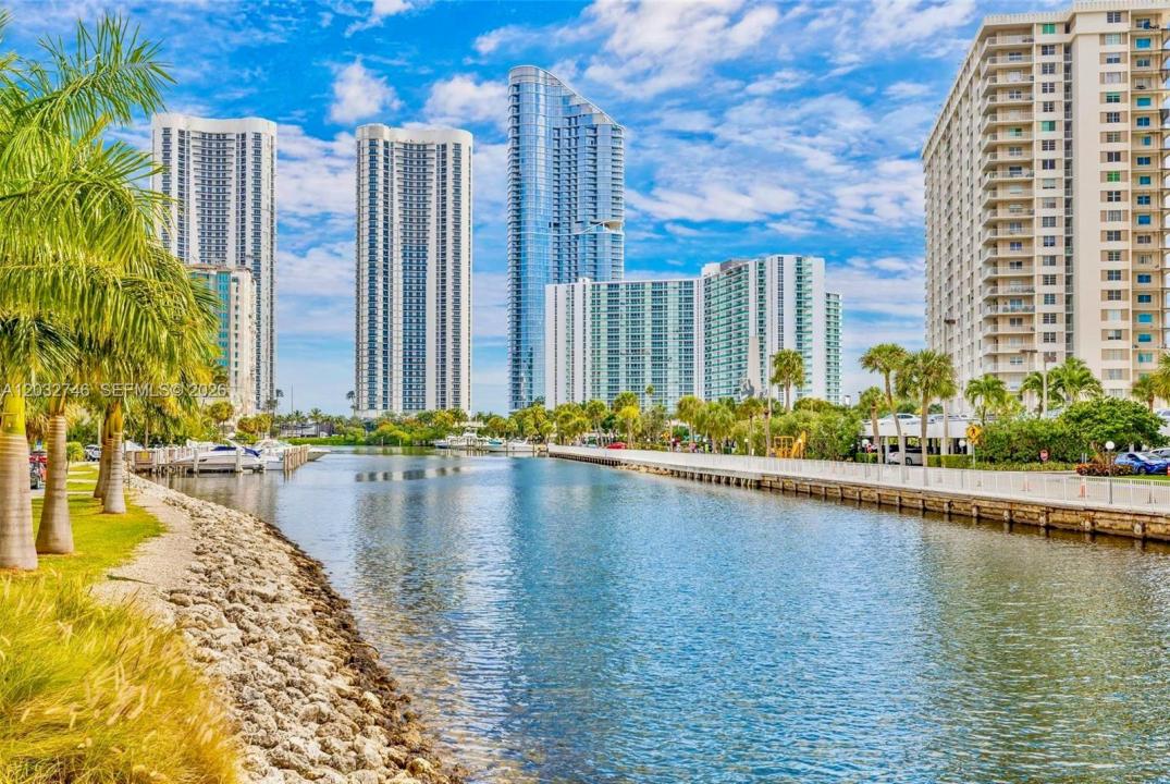 400 Kings Point Dr 309, Sunny Isles Beach, Florida 33160, USA