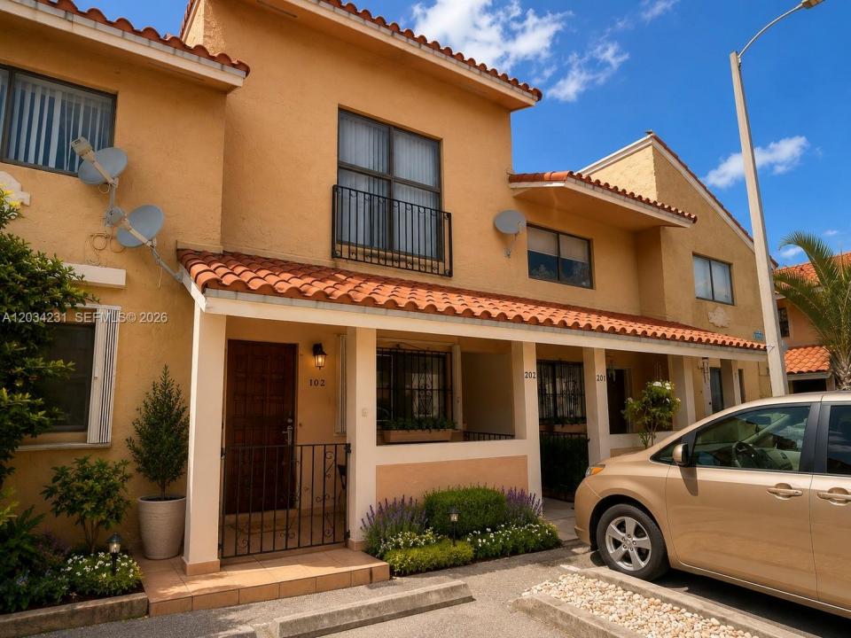 2775 W 61st St 102, Hialeah, Florida 33016, USA