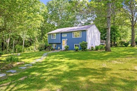 107 Huckleberry Road, North Kingstown, Rhode Island 02852, USA
