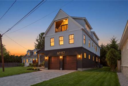 157 Ellery Avenue, Middletown, Rhode Island 02842, USA