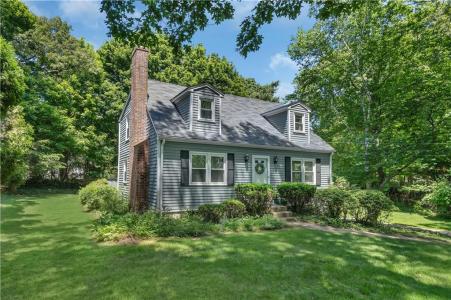 27 Fairway Drive, North Kingstown, Rhode Island 02852, USA