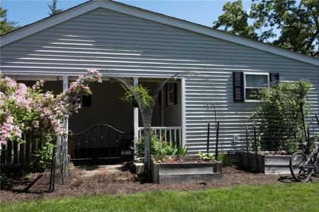 36 Pine Tree Road, Coventry, Rhode Island 02816, USA