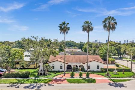 19901 Highland Lakes Blvd, Miami, Florida 33179, USA