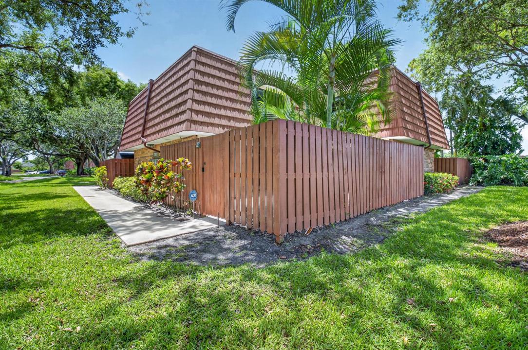 1565 Augusta Circle 103, Delray Beach, Floride 33445, États-Unis