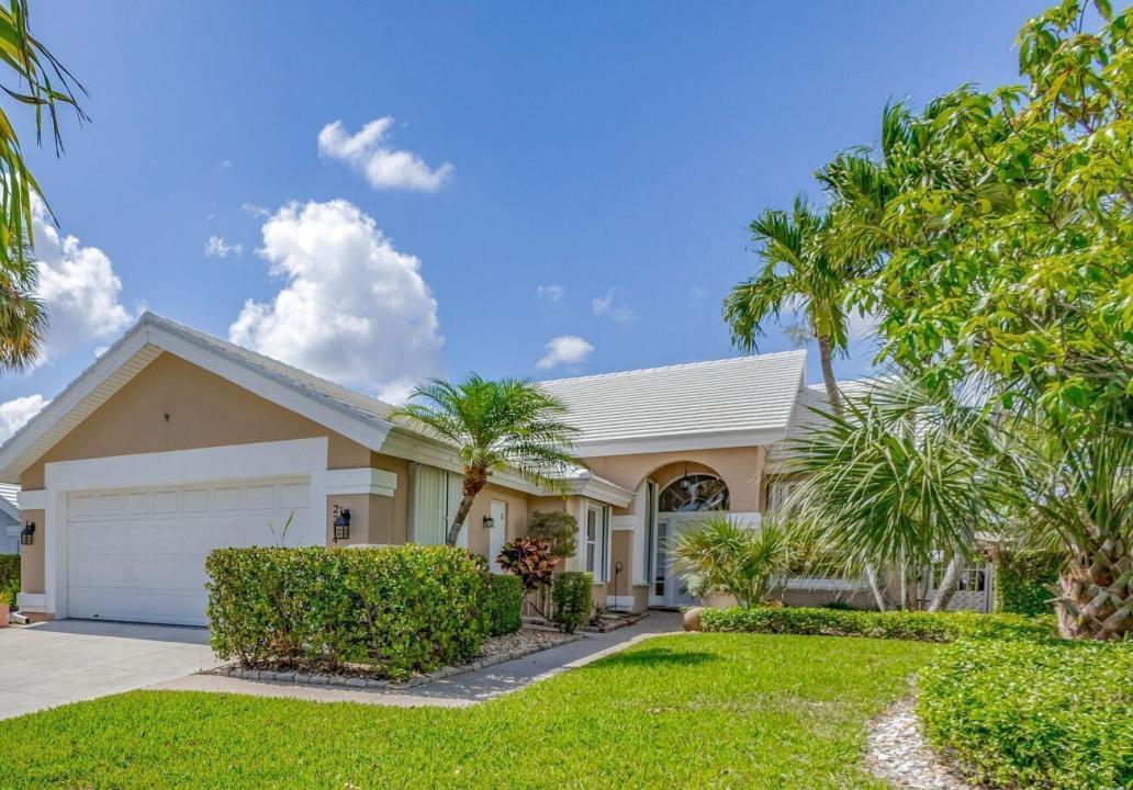 2354 Saratoga Bay Drive, West Palm Beach, Florida 33409, USA