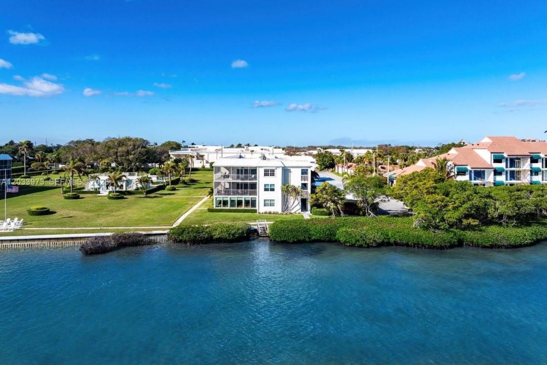 100 Waterway Rd A306, Tequesta, Florida 33469, Estados Unidos