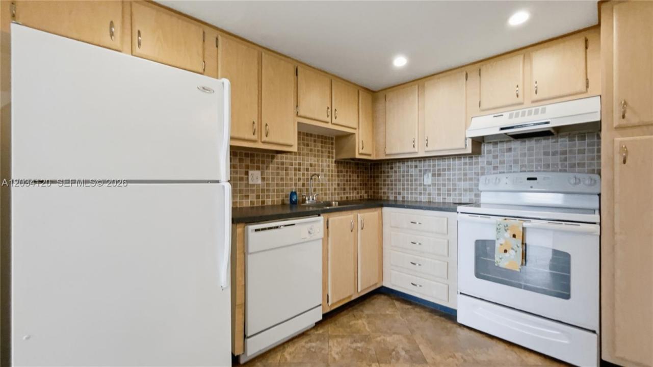 1300 Saint Charles Pl 620, Pembroke Pines, Florida 33026, USA
