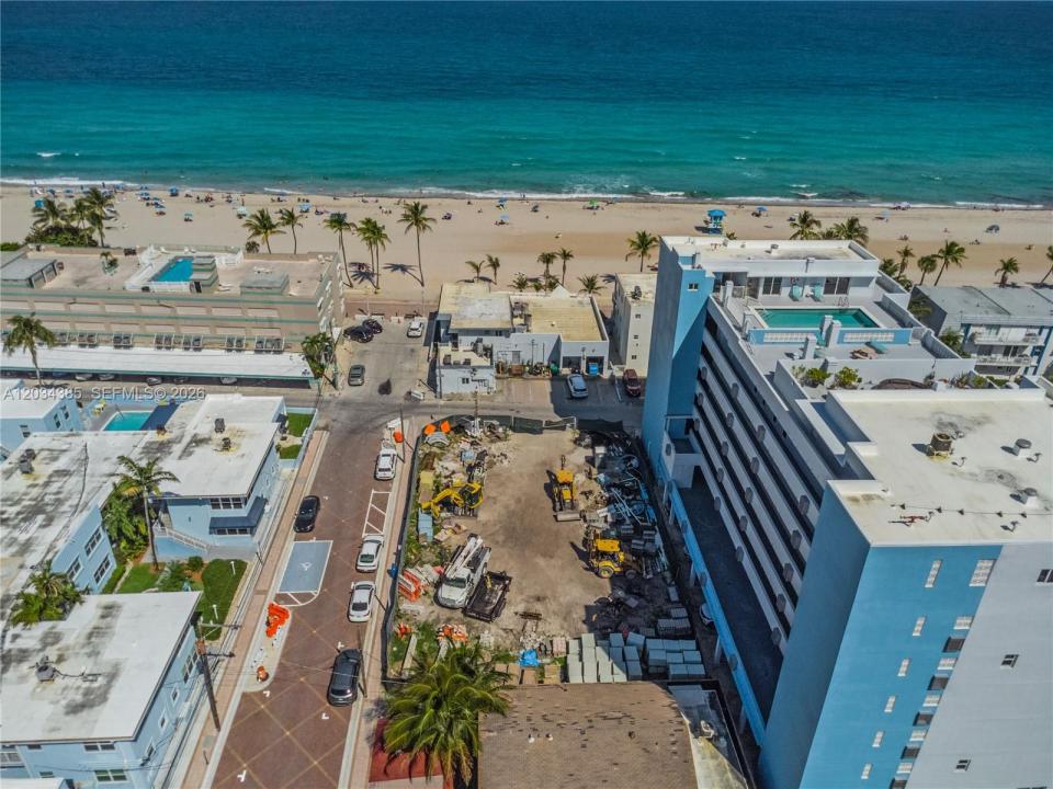300 Van Buren St, Hollywood, Florida 33019, USA