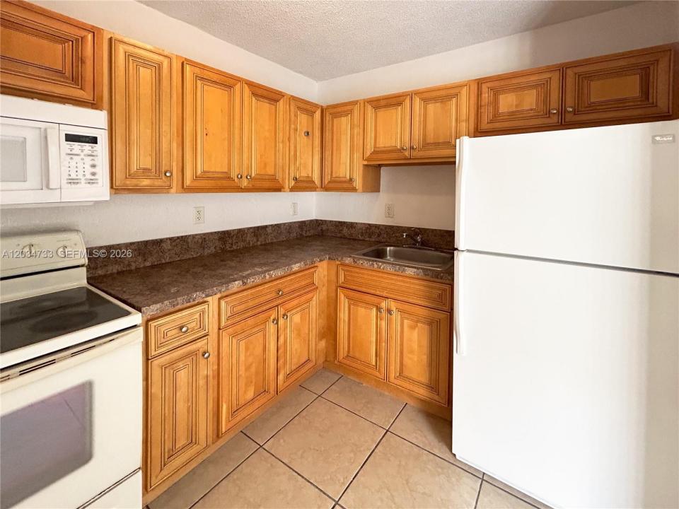 8287 NE Miami Ct 102, Miami, Floride 33138, États-Unis