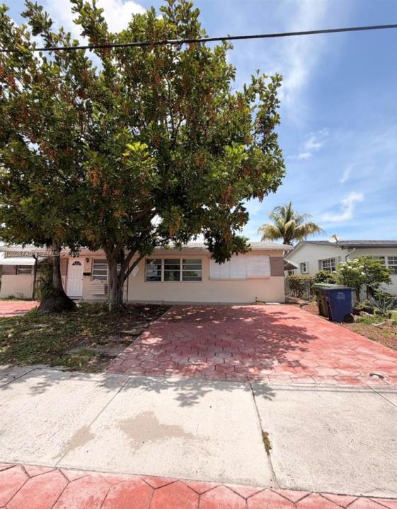 1077 SW 2nd St 2, Hallandale Beach, Florida 33009, Stati Uniti