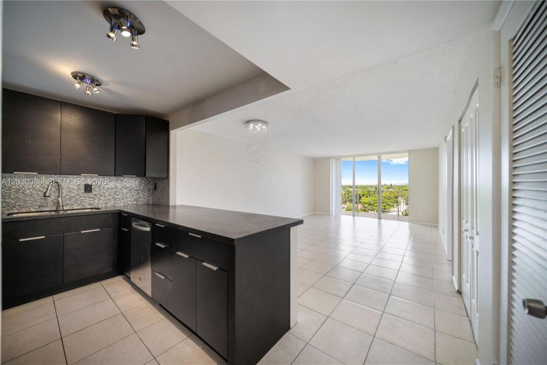 16740 NE 9th Ave 609, North Miami Beach, Floride 33162, États-Unis