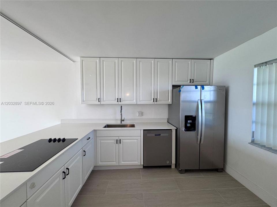 575 Oaks Ln 1008, Pompano Beach, Florida 33069, USA