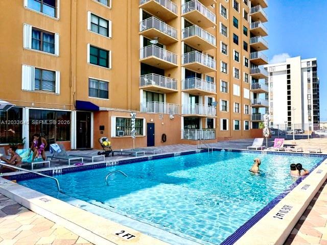 2450 NE 135th St 704, North Miami, Floride 33181, États-Unis