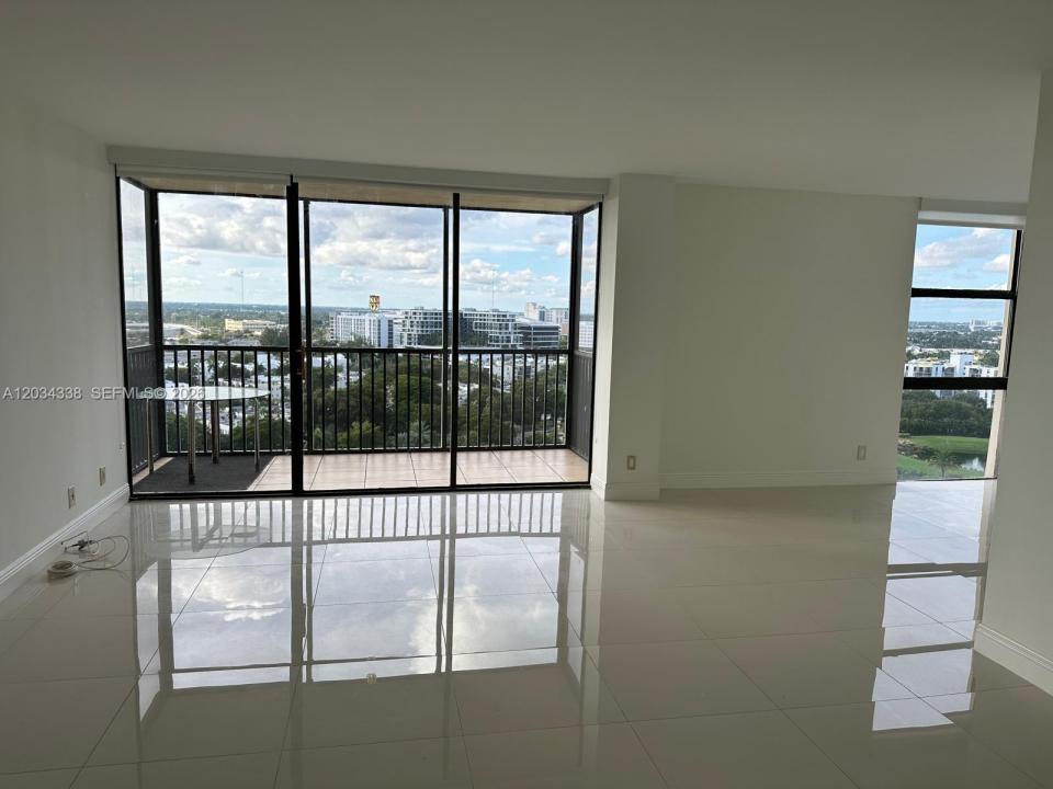 Aventura, Florida 33180, USA