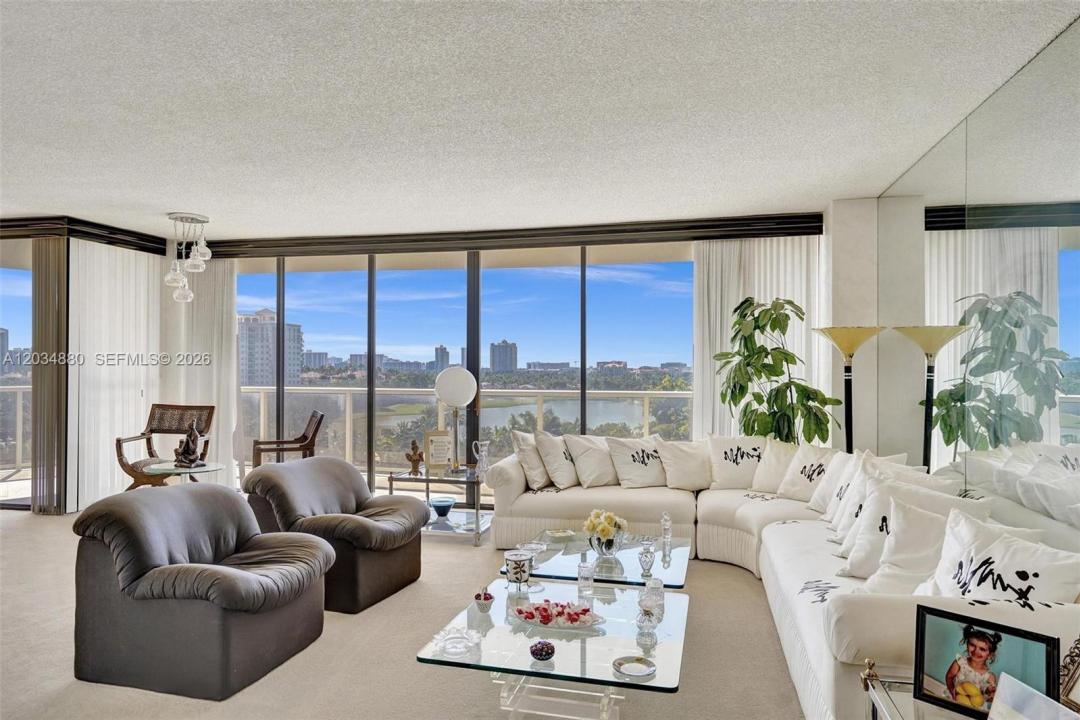 20281 E Country Club Dr 615, Aventura, Florida 33180, Amerika Birleşik Devletleri