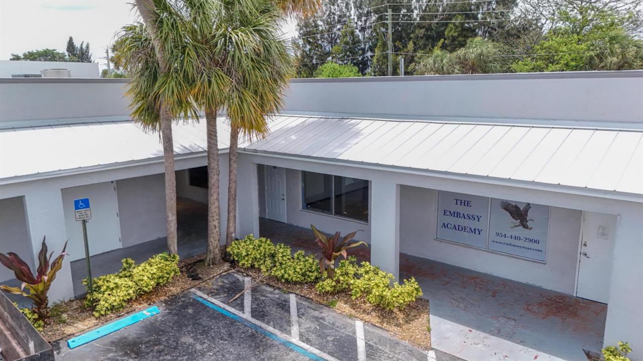 2450 W Oakland Park Boulevard, Oakland Park, Florida 33311, Amerika Birleşik Devletleri