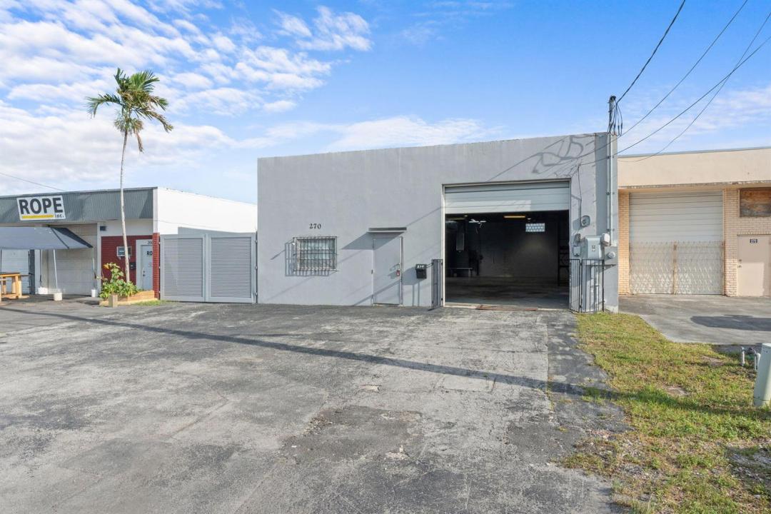 270 SW 33rd Street, Fort Lauderdale, Florida 33315, USA