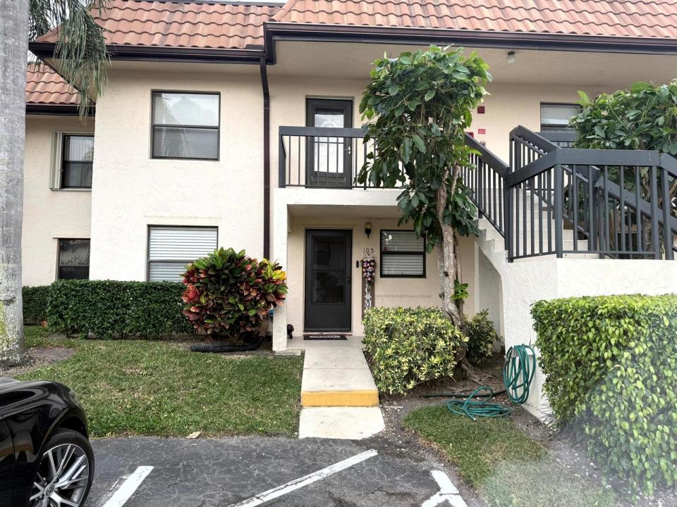 7190 Golf Colony Court 105, Lake Worth, Florida 33467, USA
