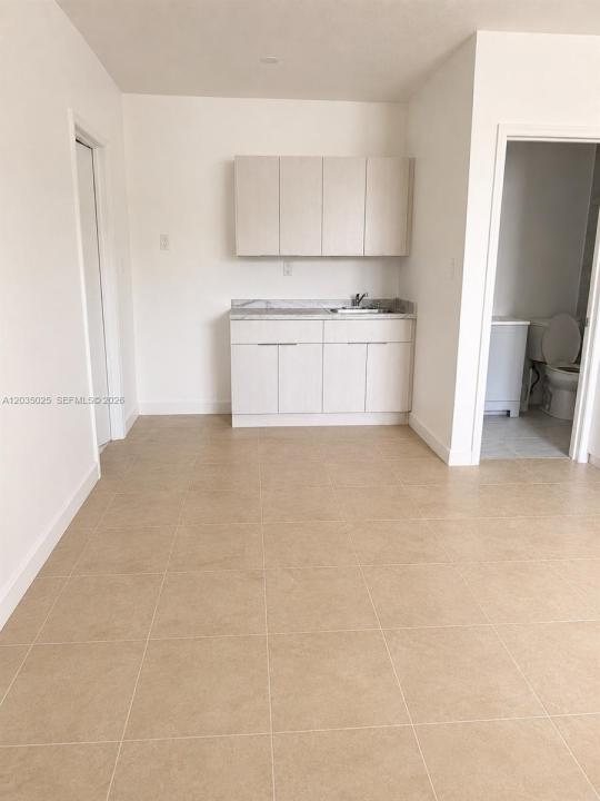 11931 SW 132nd Ave Efficiency, Miami, Florida 33186, Stati Uniti