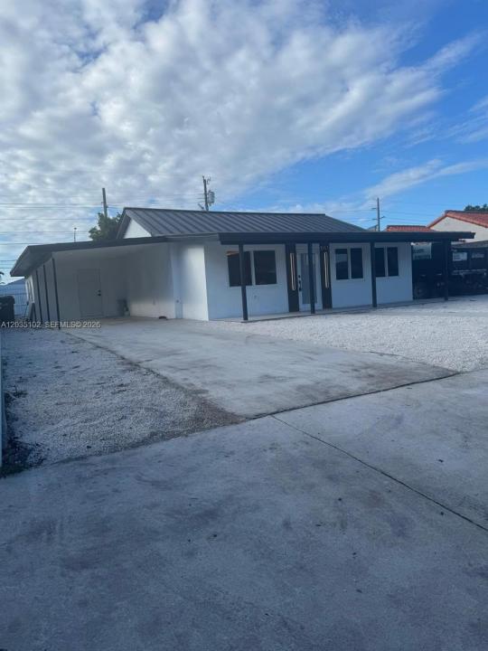 841 NE 4th Pl, Hialeah, Flórida 33010, Estados Unidos