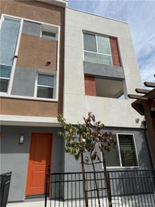 E 1ST Street, Santa Ana, California 92705, Stati Uniti