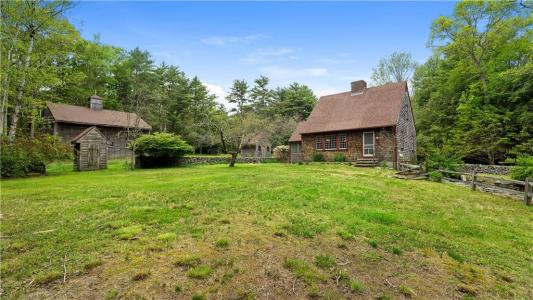 17 Burgess Road, Foster, Rhode Island 02825, USA