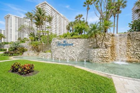 1985 S Ocean Dr 2B, Hallandale Beach, Florida 33009, USA