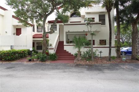 1423 Avon Ln 210, North Lauderdale, Florida 33068, USA