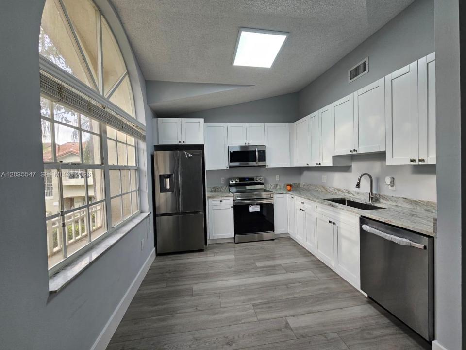 10823 NW 3rd Ct B12U, Pembroke Pines, Floride 33026, États-Unis