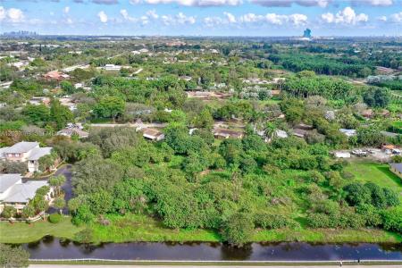 76 SW Ave, Davie, Florida 33314, USA