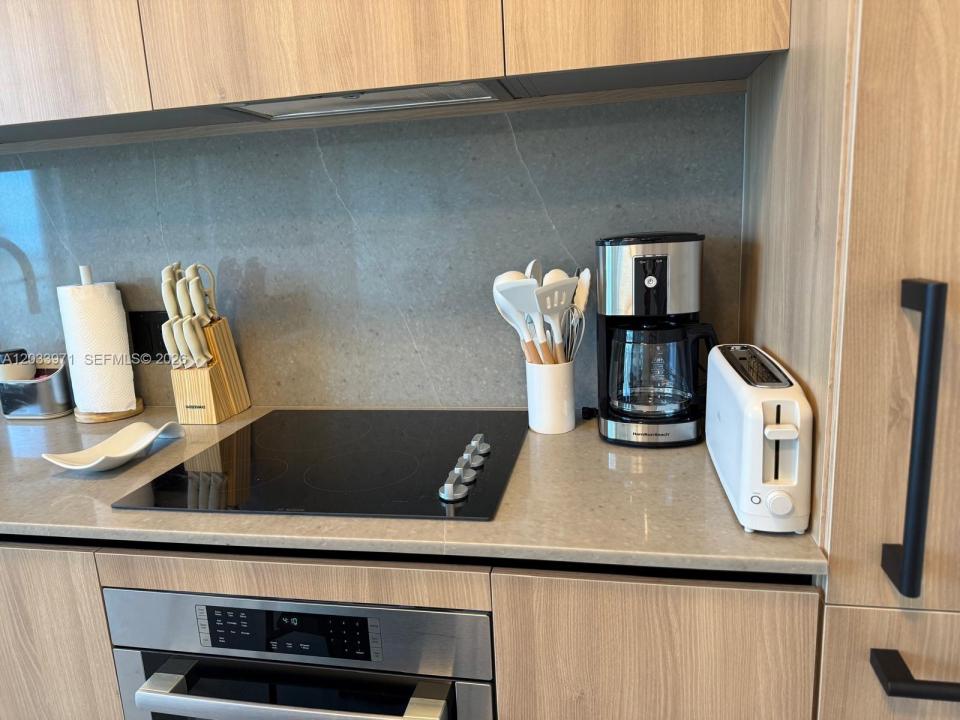 121 NE 5th St 3002, Miami, Флорида 33132, Соединенные Штаты