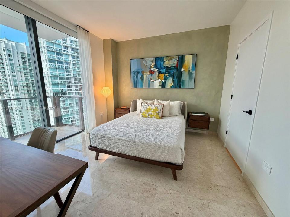 68 SE 6th St 2612, Miami, Florida 33131, USA