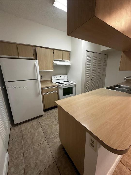 18356 NW 68th Ave K, Hialeah, فلوريدا 33015, الولايات المتحدة