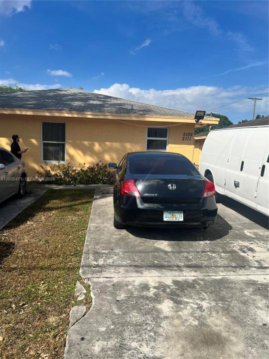 2111 NW 100th St B, Miami, Floride 33147, États-Unis