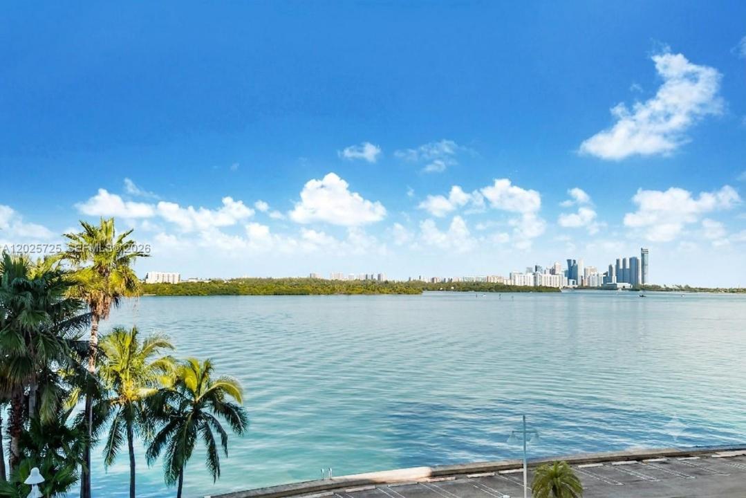 10350 W Bay Harbor Dr 4R, Bay Harbor Islands, Floryda 33154, USA