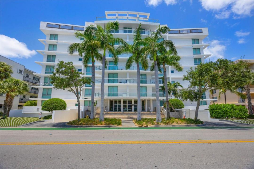 9400 W Bay Harbor Dr 101, Bay Harbor Islands, Florida 33154, USA
